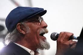 Pancho Sazo, cantante de Congreso.