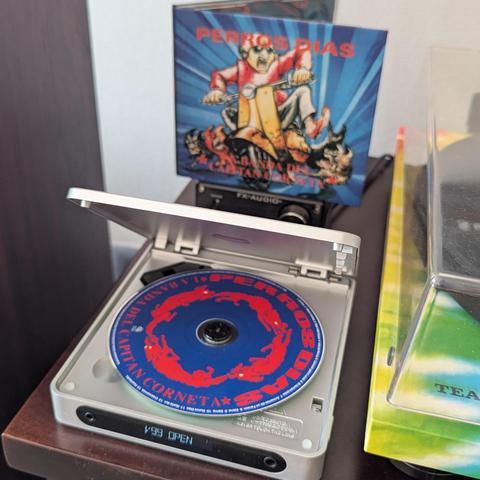 CD «Perros Días» de la Banda del Capitán Corneta.