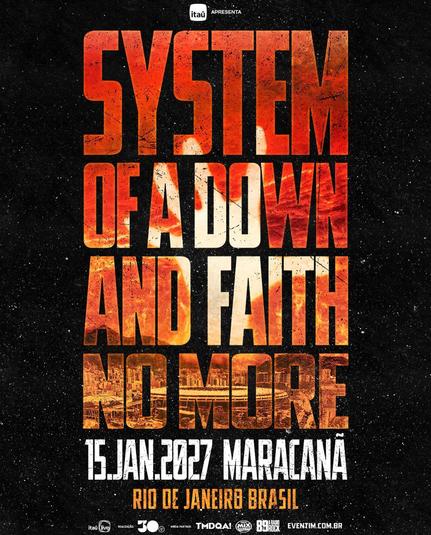 Un póster de concierto oscuro y granulado. En la parte superior, "Itaú APRESENTA" en blanco. El título principal destaca en letras grandes y mayúsculas con una textura desgastada. "SYSTEM OF A DOWN" aparece en naranja rojizo con una textura interna que simula fuego o lava. Debajo, "AND FAITH NO MORE" en un naranja más claro, también con textura de fuego/lava. La palabra "MORE" contiene una imagen de un paisaje urbano con edificios y un estadio. En la parte inferior central, la fecha "15.JAN.202…
